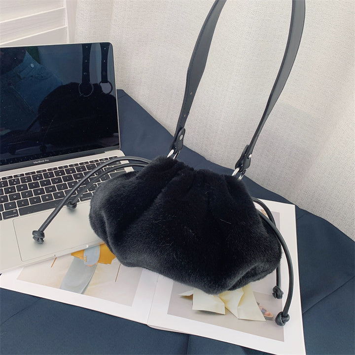 Faux-Fur-Handtasche