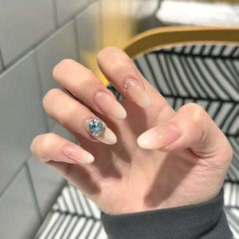 Künstlerisches Herzmuster Nagelkunstverlängerungen Karnz
