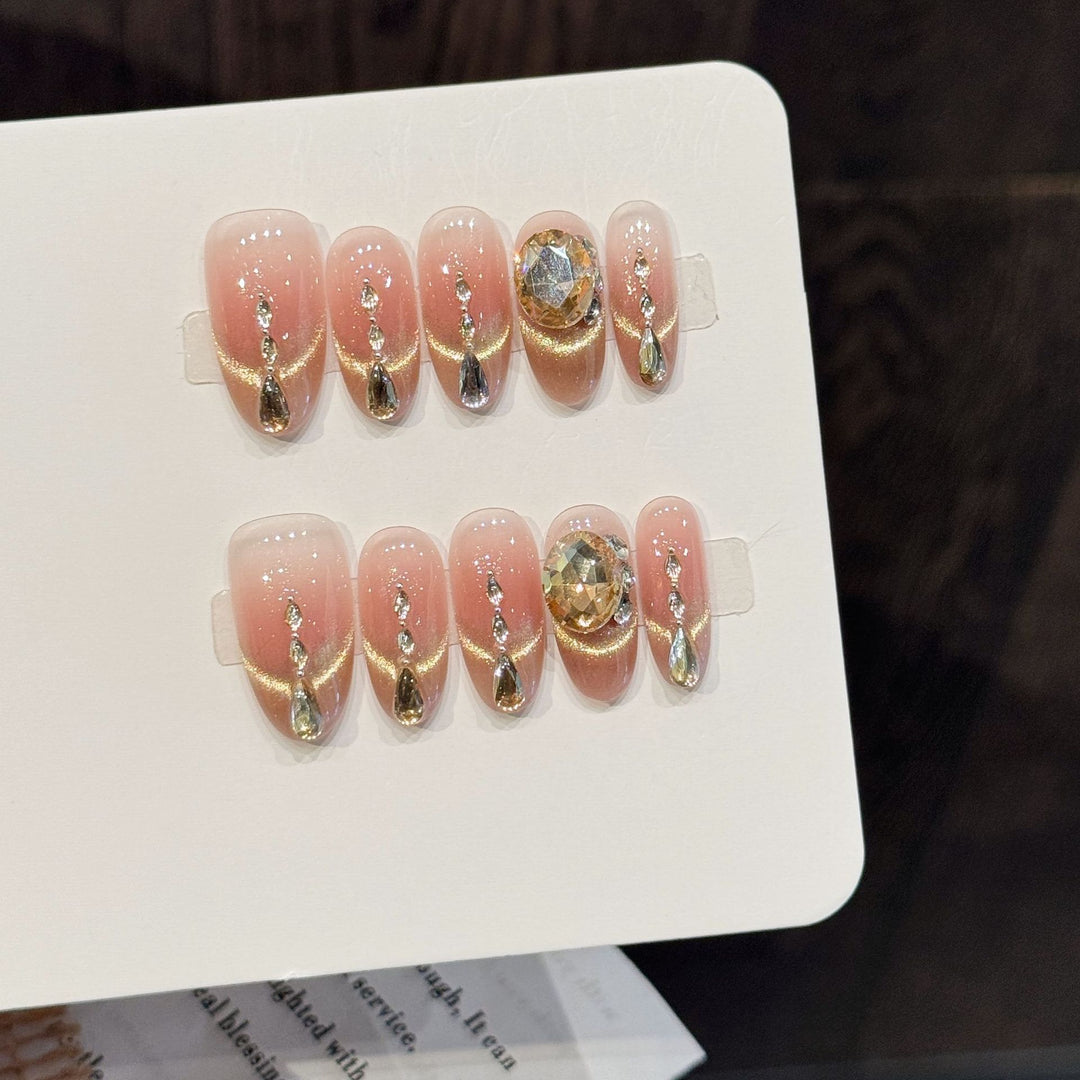 Glamorous Press-On Nail Set mit dekorativen Strasssteinen
