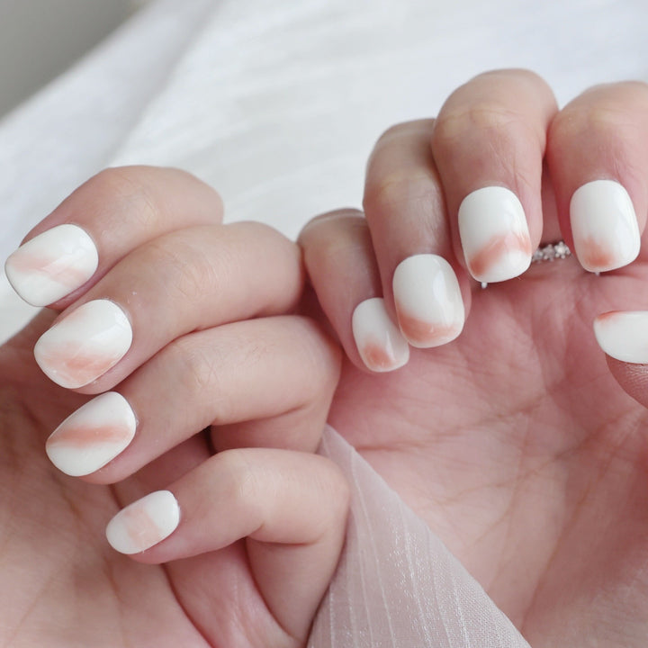Künstlerisches Press-On Nagelset mit marmoriertem Design