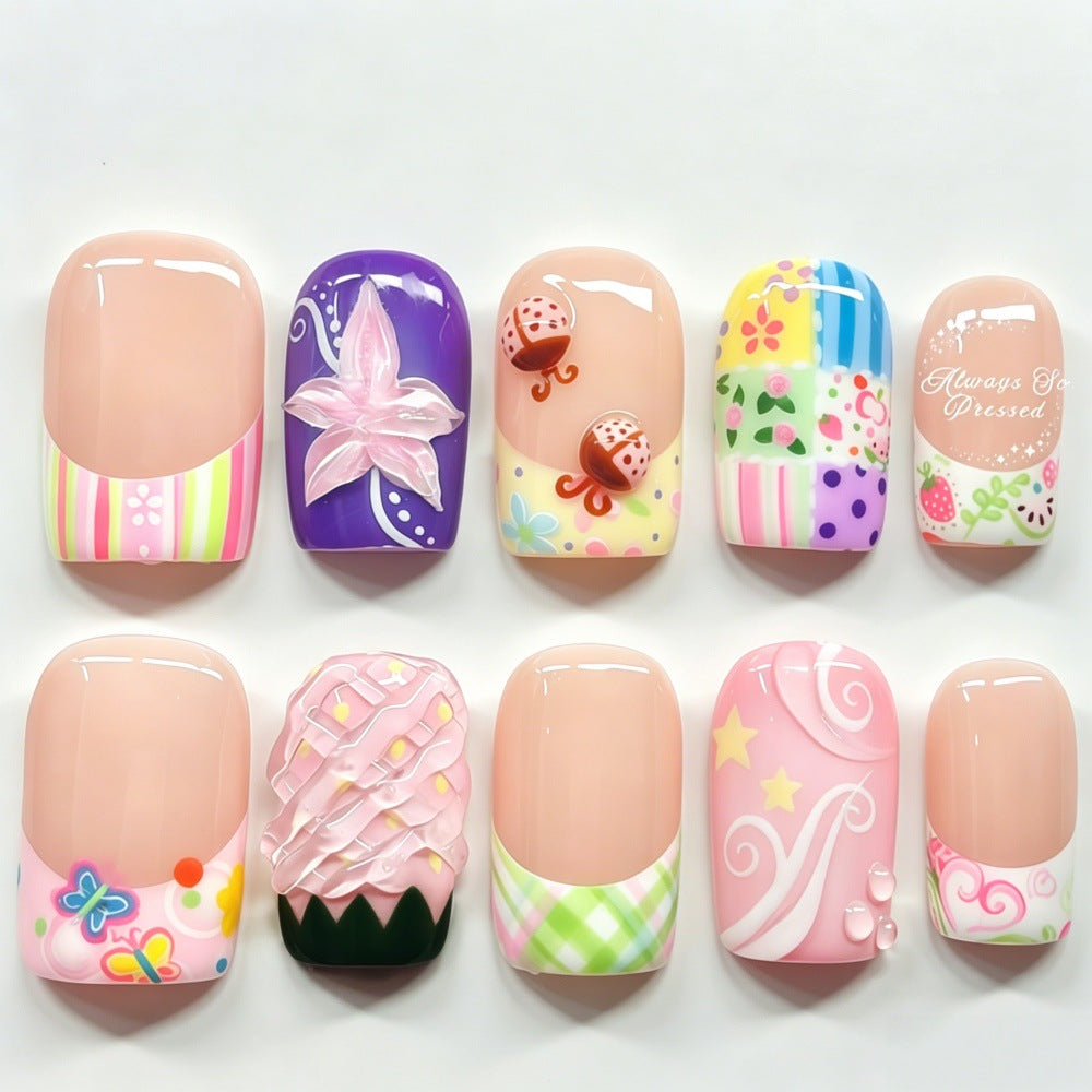 Kreative Kunstnägel mit Floral- und Sommermotiven Karnz
