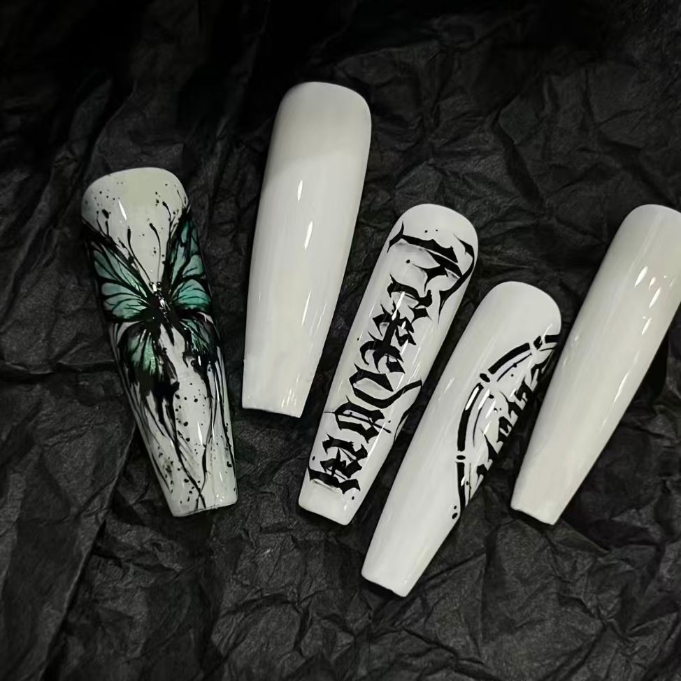 Stylische Glitzerstern-Nagelkunst Karnz