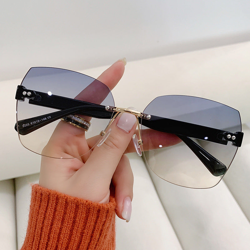 Damen elegante Sonnenbrille mit innovativem Design Karnz