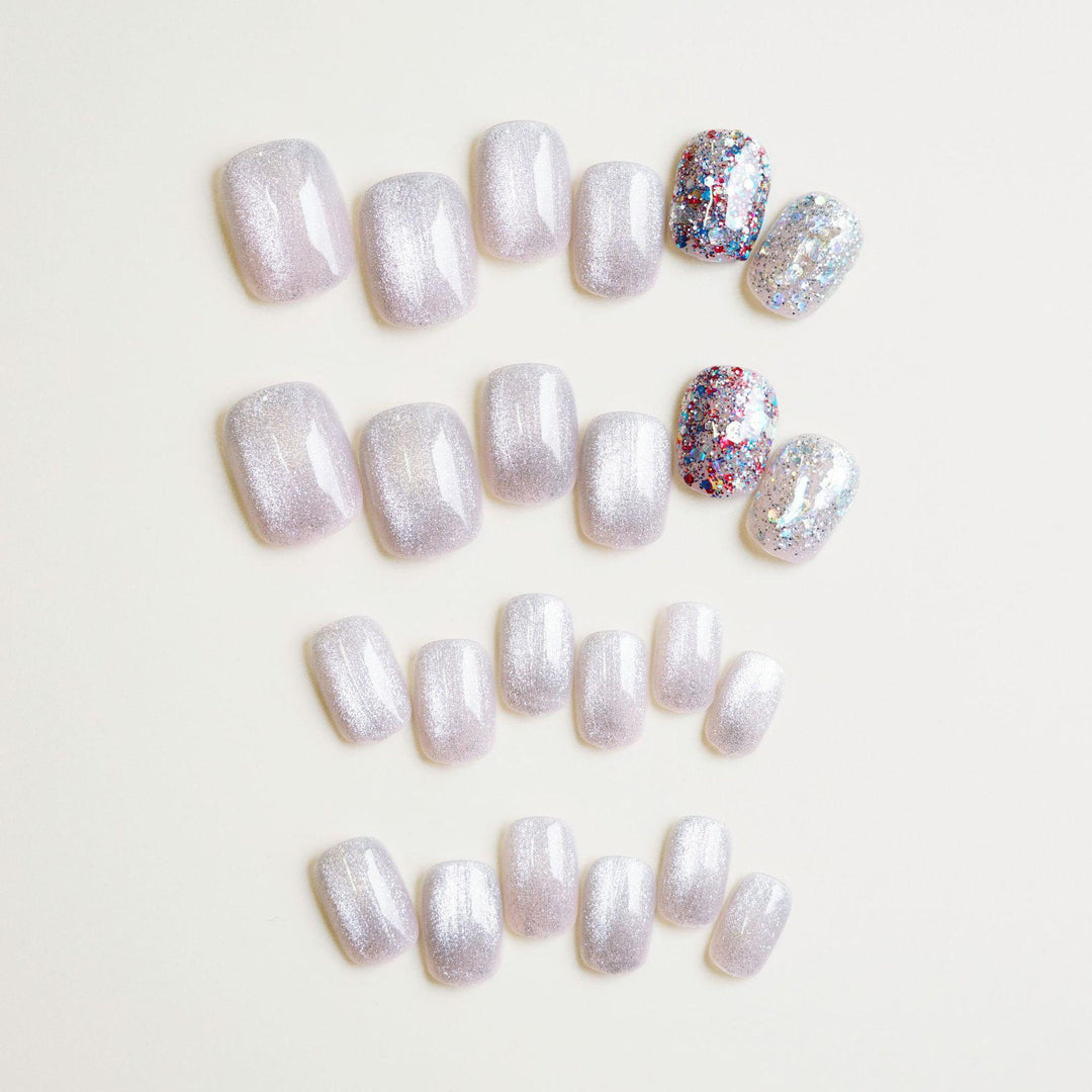 Glitzerndes Press-On Nagelset mit künstlerischem Foliendesign Karnz