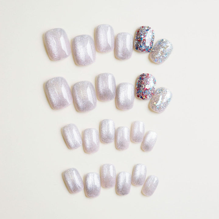 Glitzerndes Press-On Nagelset mit künstlerischem Foliendesign Karnz