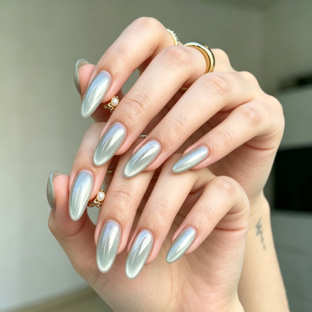Mandelförmiges Metallic Press-On Nagelset Karnz