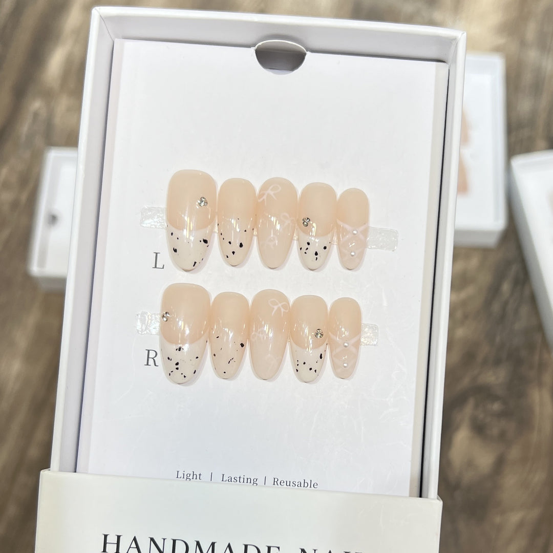 Handgemachtes dekoratives Press-On-Nagelset Karnz