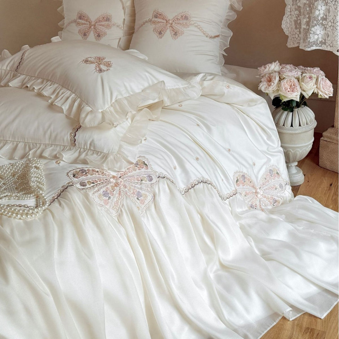 Romantisches Bettwäschenset mit Chiffon‑Volant, zarter Spitzen- und Schmetterlingsstickerei