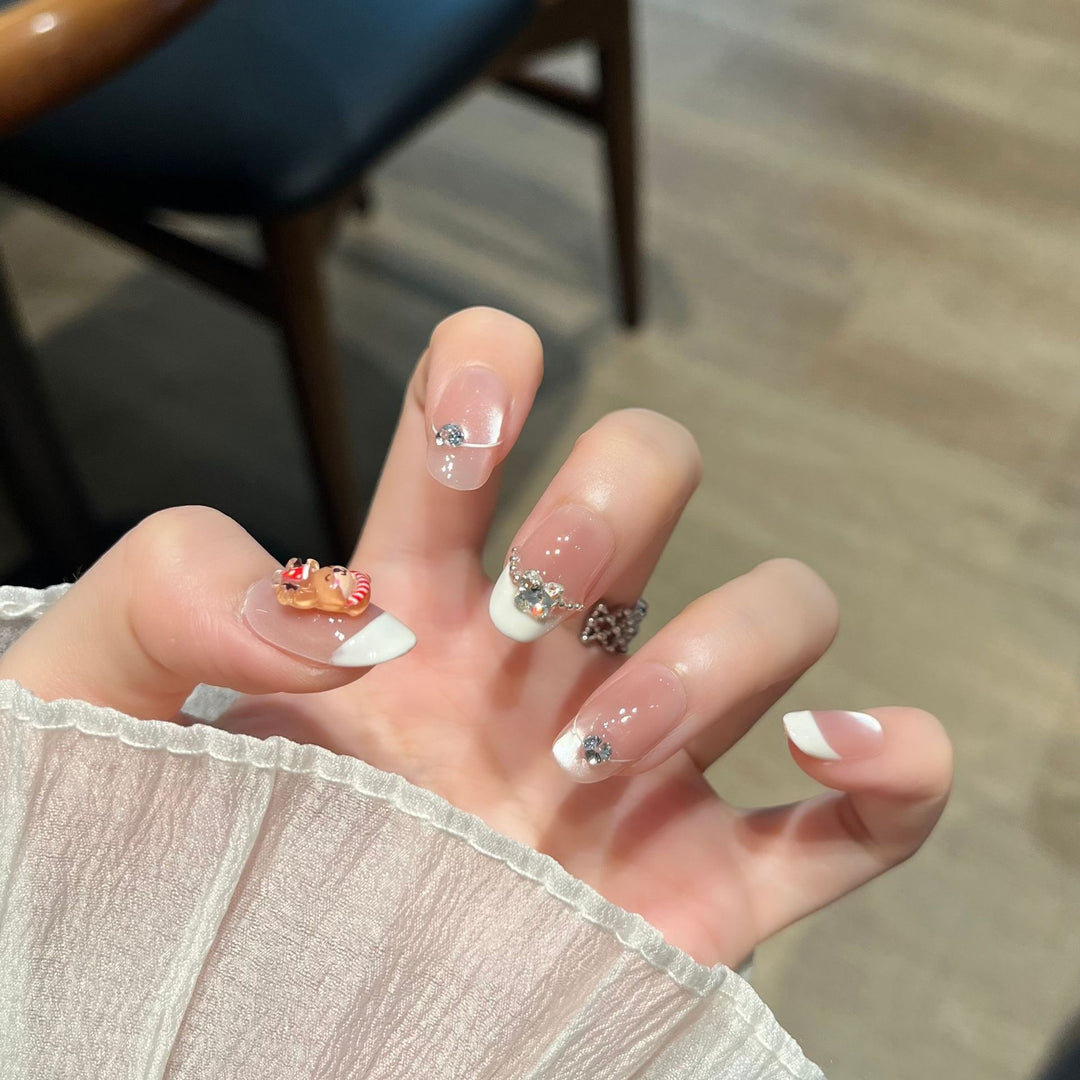 Künstlerische French Tip Press-On Nägel Karnz