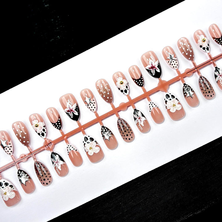 Künstlerisches Press-On Nagelkunst-Set mit einzigartigen Blumen- und Stern-Designs