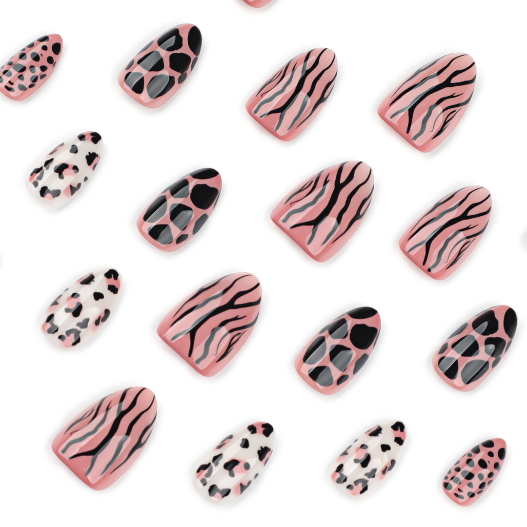 Kunstvolle Nagelkunst im animalischen Design Karnz