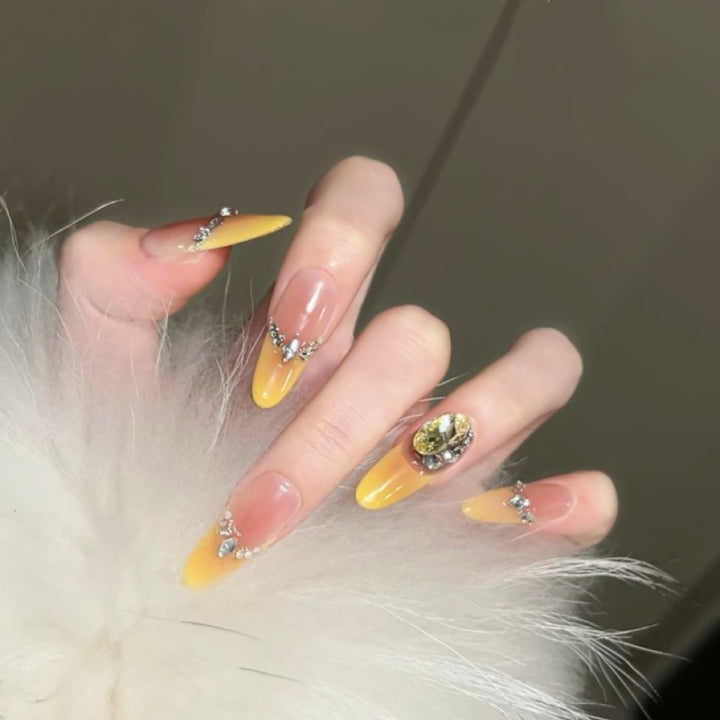 Kunstnägel mit Luxuriösem Glitzer- und Farbverlauf Karnz