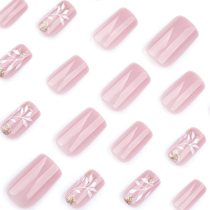 Kunstvolle Nagelkunst mit elegantem Blumendesign Karnz
