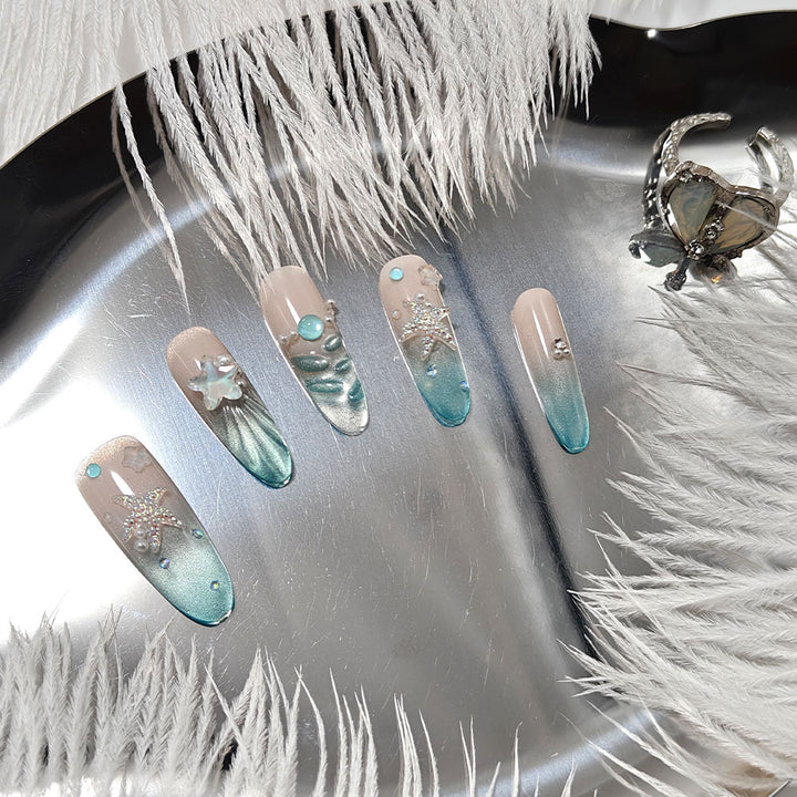 Kunstnägel mit Glitzerndem Sommerdesign Karnz