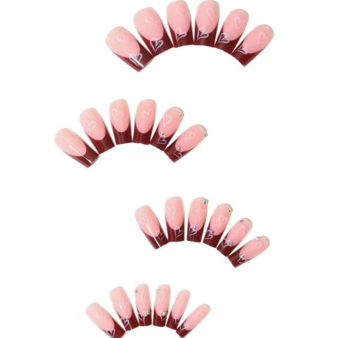 Dekoratives Press-On Nagelset mit Herzdesign Karnz