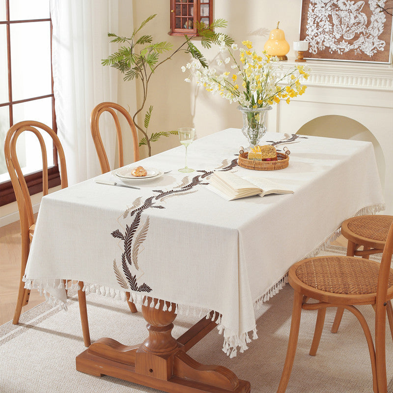 Bestickte Tischdecke