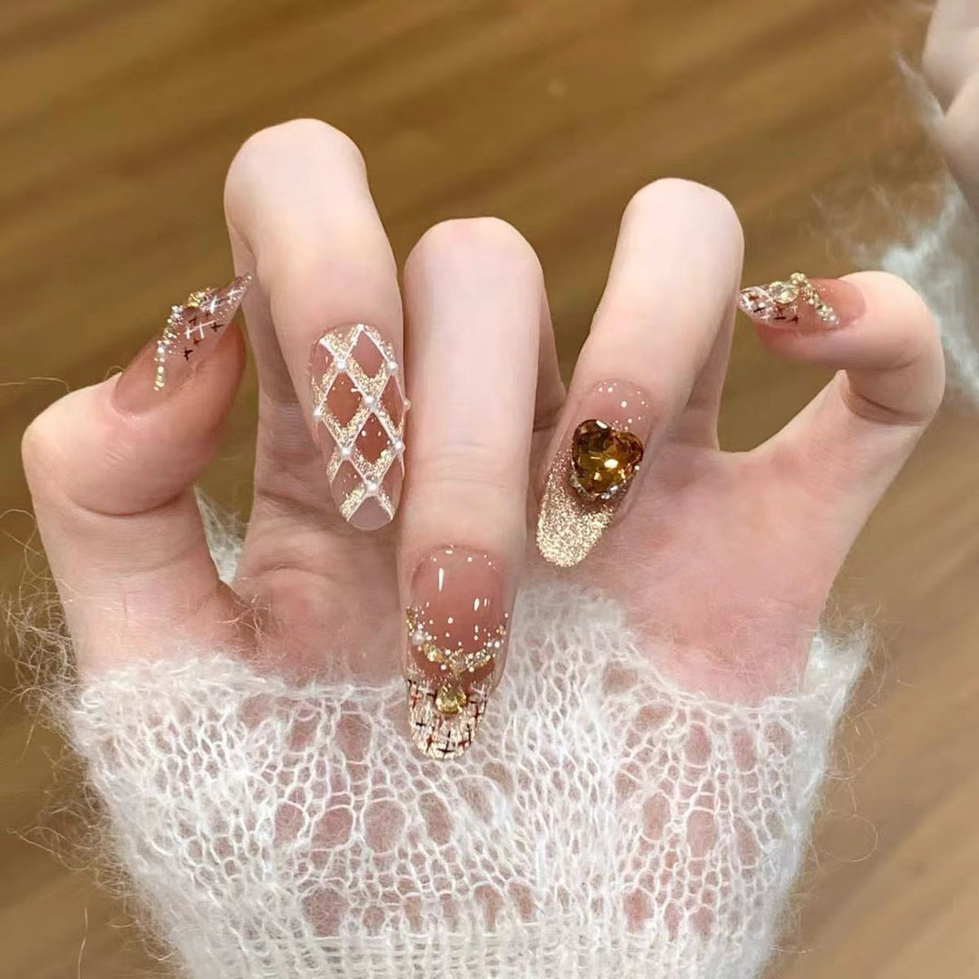 Kunstnägel mit Elegantem Ombre-Effekt und Glitzer Karnz