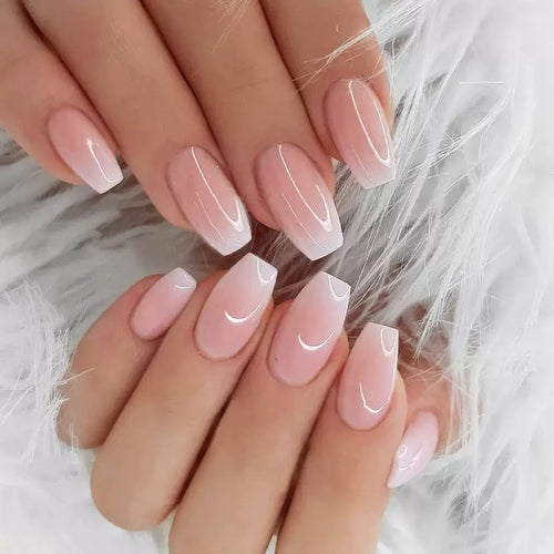 Kunstnagelset mit elegantem Ombre-Effekt Karnz