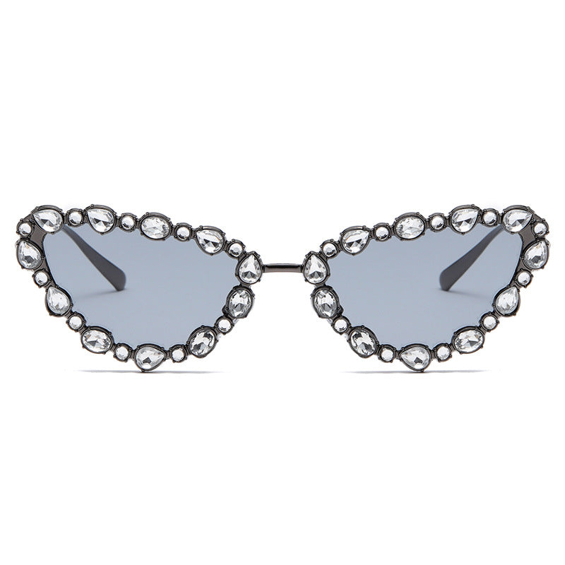 Damen Herzförmige Designer-Sonnenbrille mit glamourösem Kristallrahmen Karnz