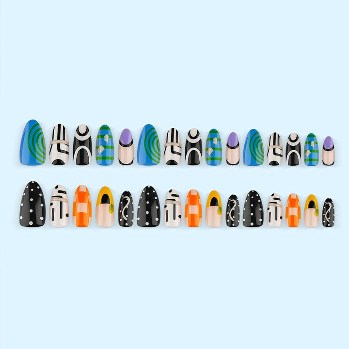 Kreative Nagelspitzen mit geometrischen Designs Karnz