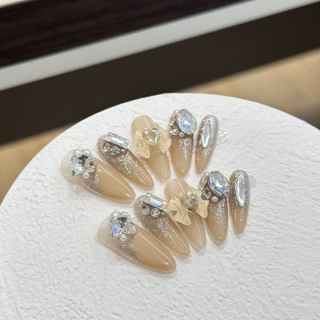 Stylisches Dekoratives Press-On Nagelkunstset