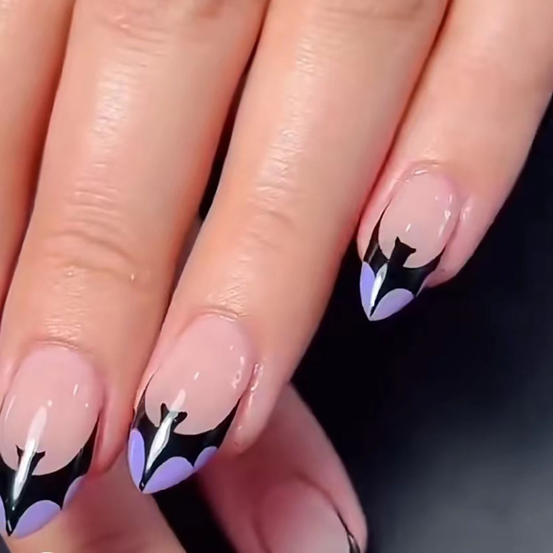 Künstlerische Stiletto Press-On Nägel mit dekorativem Design Karnz