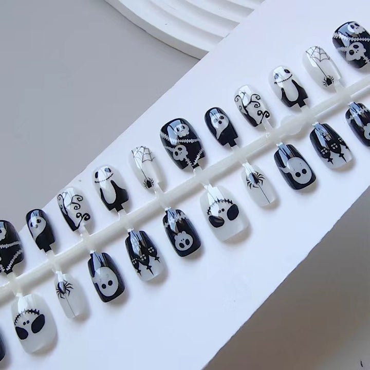 Kunstfingernägel mit Halloween-Motiv Karnz