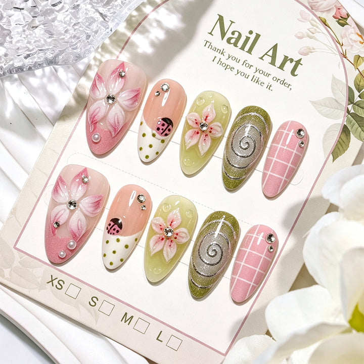 Florale Luxus Press-On Nail Art Set