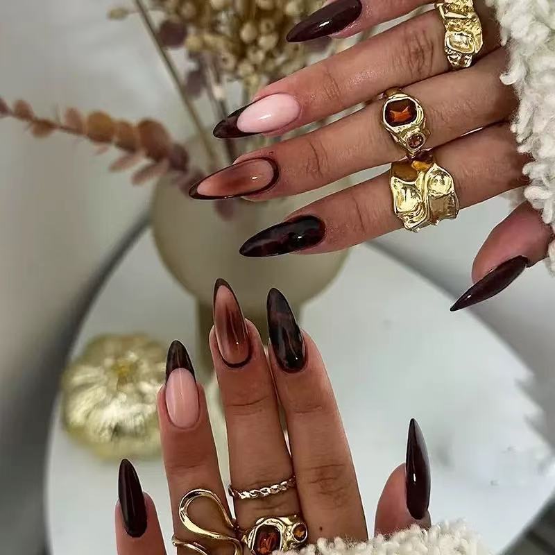 Kunstnagelset mit stilvollem Spitzen-Design und aufregendem Farbverlauf Karnz