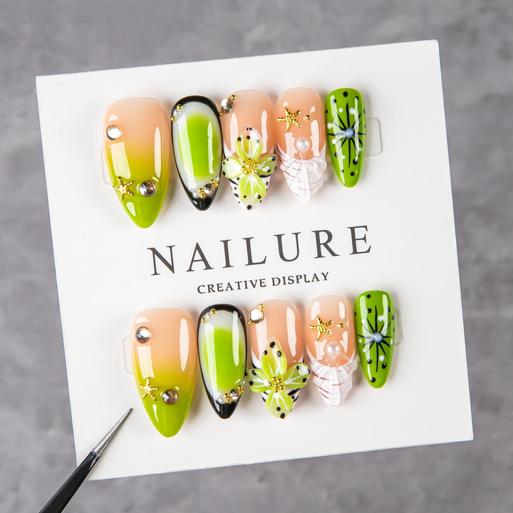 Dekoratives Press-On Nail Art Set mit floralen und Juwel-Akzenten
