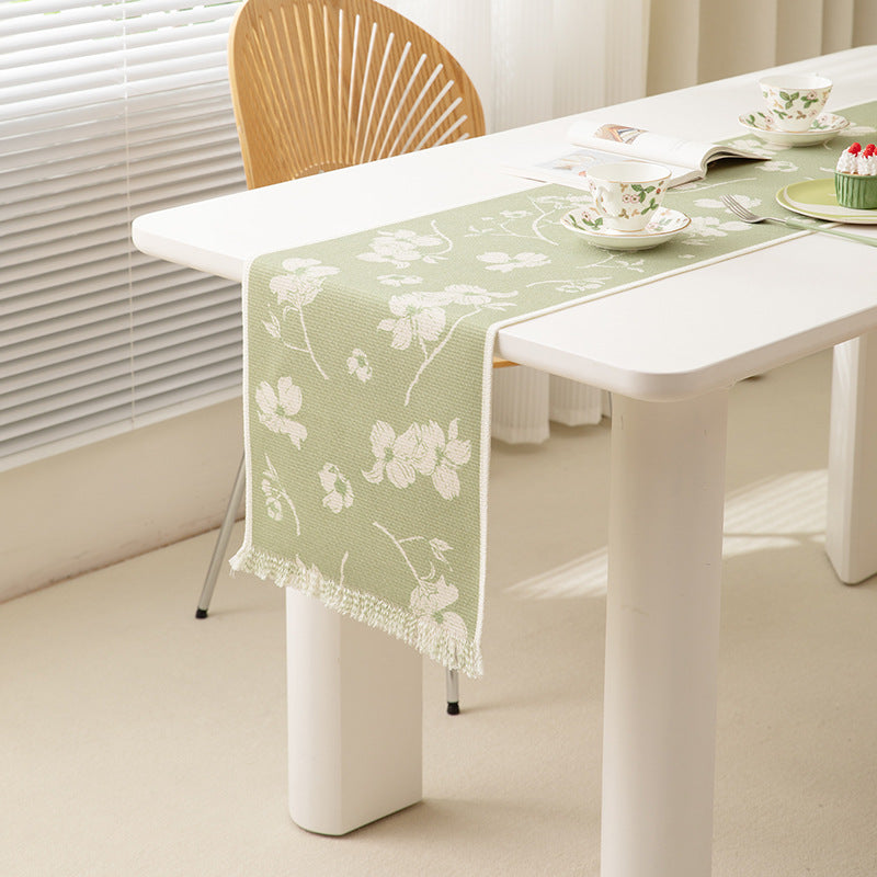 Gewebter Tischläufer mit floralem Jacquardmuster und Fransensaum Karnz