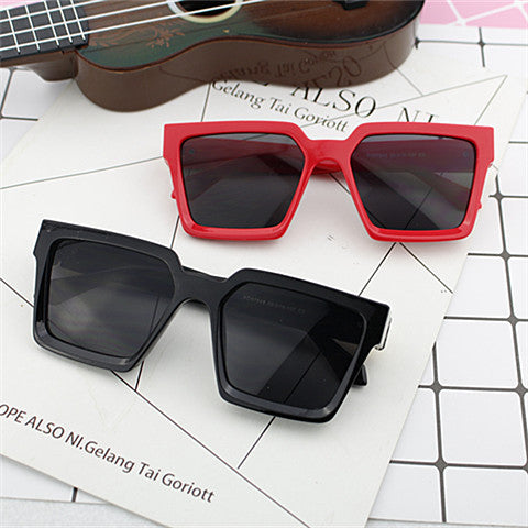 Damen Oversized-Sonnenbrille im modischen Eckdesign Karnz