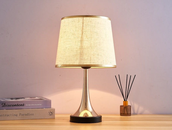 Elegante moderne Tischlampe