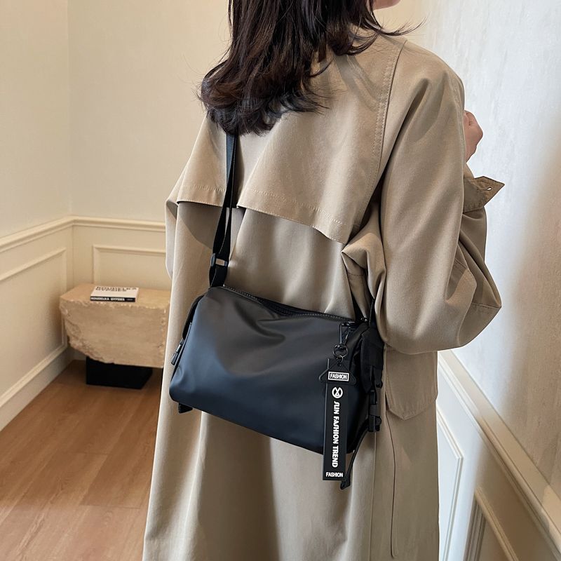 Elegante Mehrzweck-Schultertasche Karnz