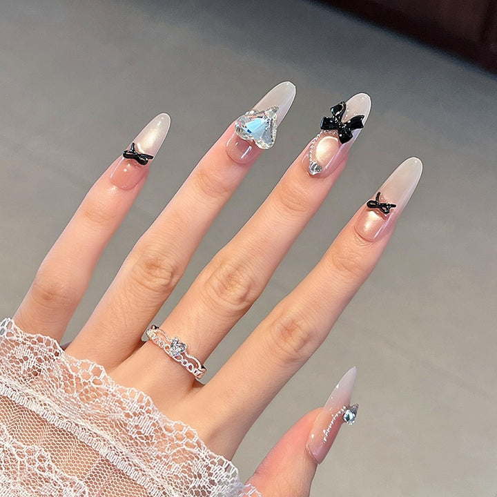 Dekorative Press-On Nagelkunst Verlängerungen Karnz