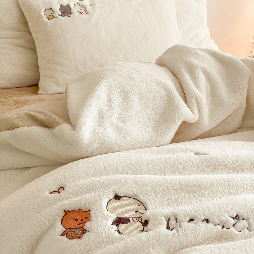 Flauschiges Bettwäsche-Set mit gestickten Cartoon-Tieren und Sherpa-Oberfläche