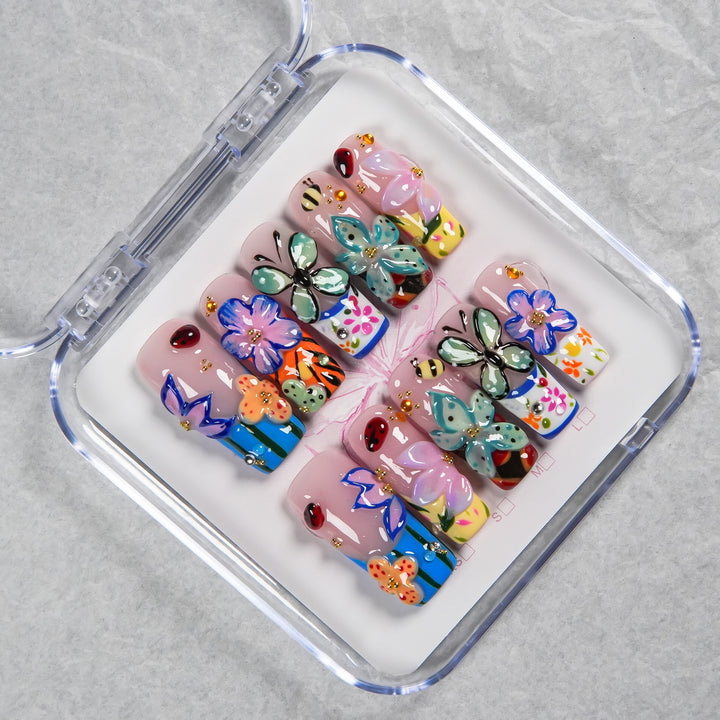 Künstlerisches Press-On-Nagelset mit buntem Design
