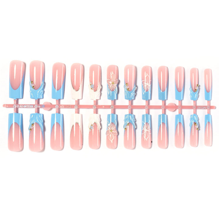 Künstlerisches Nail Art Set mit floralen und glänzenden Akzenten Karnz
