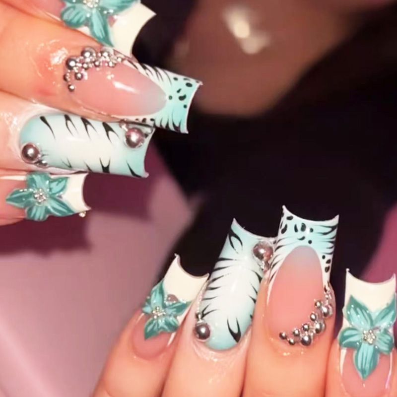 Artisan Dekorative Nagelspitzen Karnz