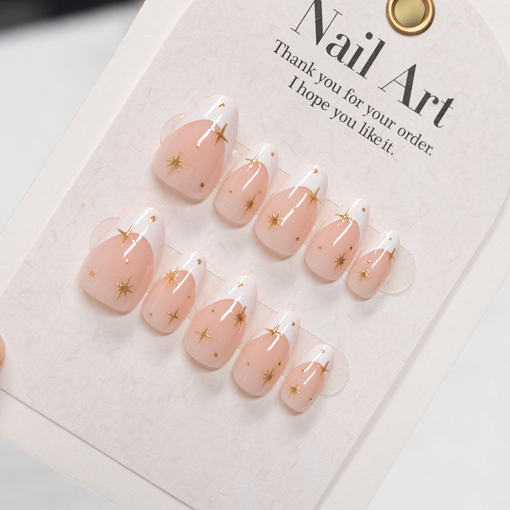 Elegante goldbeschichtete Stiletto-Press-On-Nägel