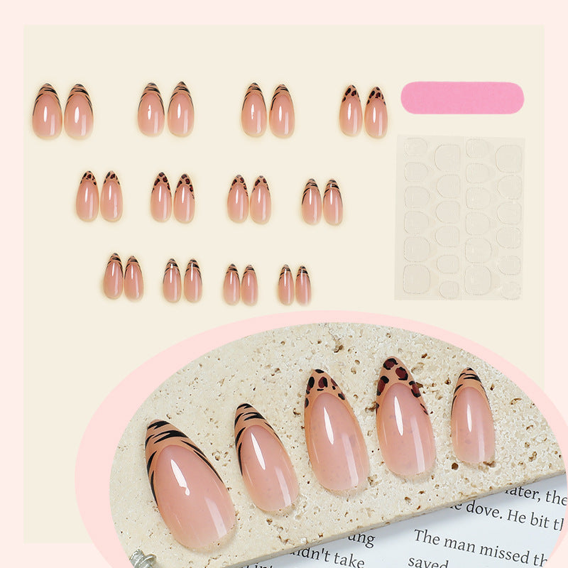 Kunstnagelset mit eleganten Leopard- und Ombre-Designs Karnz