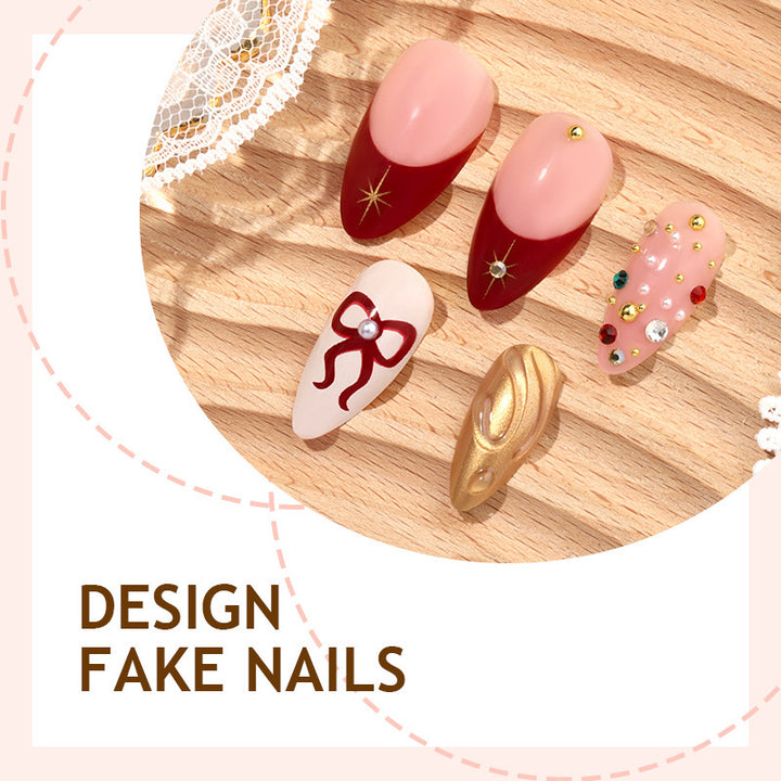 Kreatives Kunstnagelset mit stilvollen Details Karnz
