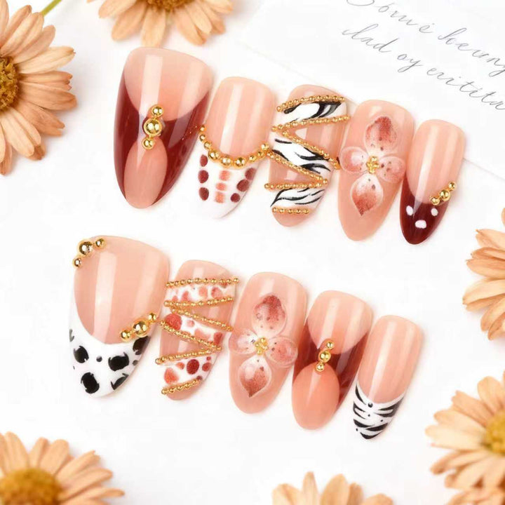 Künstlerisches Press-On Nagelkunstset mit Blumen- und Edelsteinverzierungen Karnz
