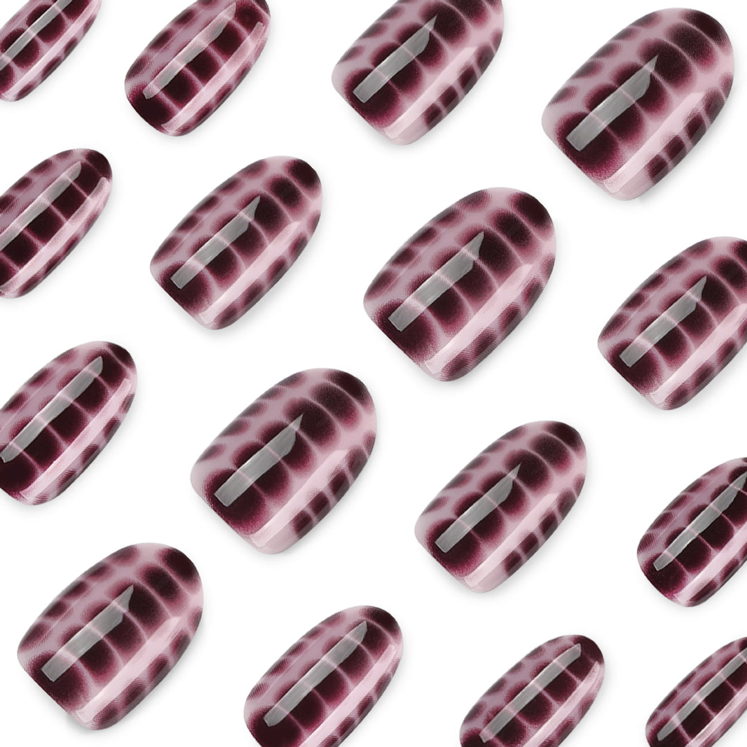 Kunstvolle Nagelkunst mit Schlangenmotiv Karnz