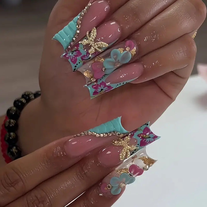 Künstlerisches, floral-verziertes Press-On-Nagelset Karnz