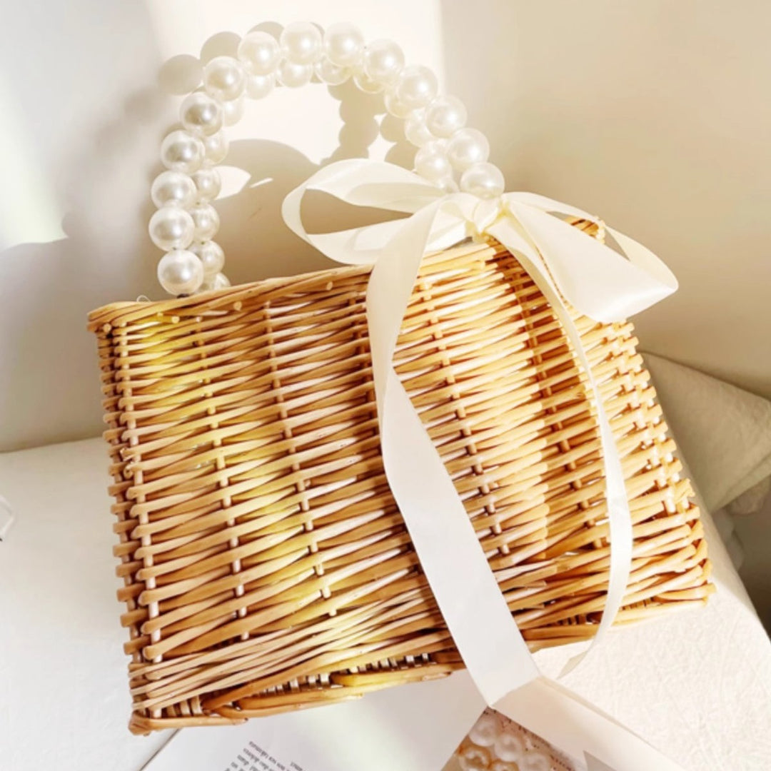 Damen Handtasche aus geflochtenem Material mit eleganten Perlengriffen Karnz