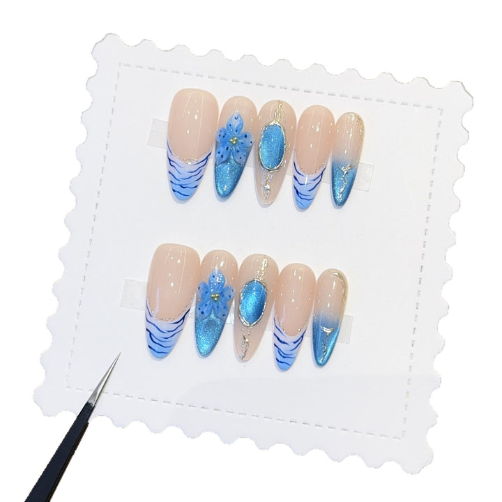 Kunstnägel mit Exquisite Blumen- und Glitzermotiven Karnz