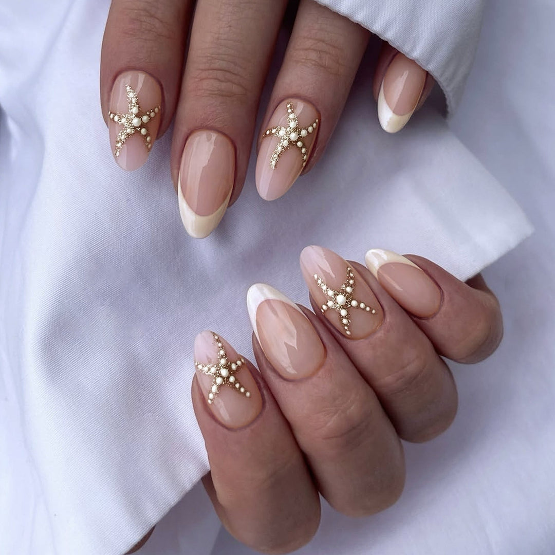 Kunstnagelset mit elegantem französischen Design und funkelnden Akzenten Karnz