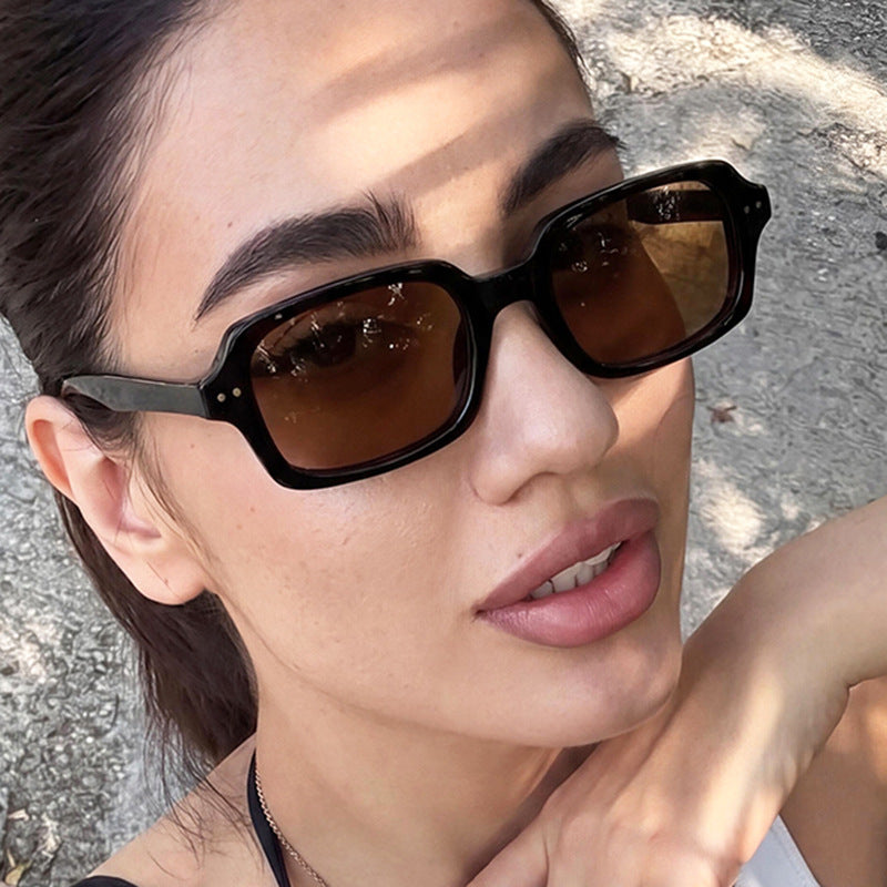 Damen stilvolle quadratische Sonnenbrille mit markanten Akzenten Karnz