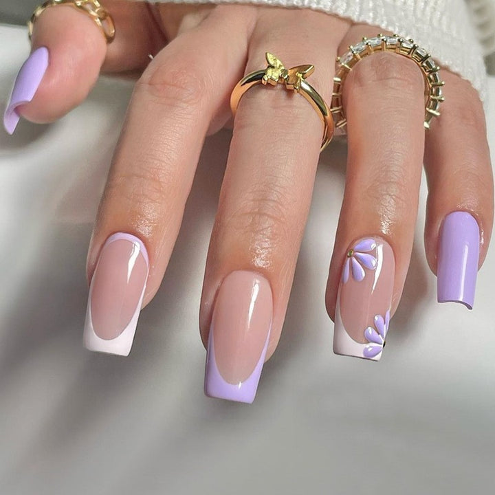 Dekoratives Floral Press-On Nagelkunstset mit 3D-Blumenakzenten Karnz